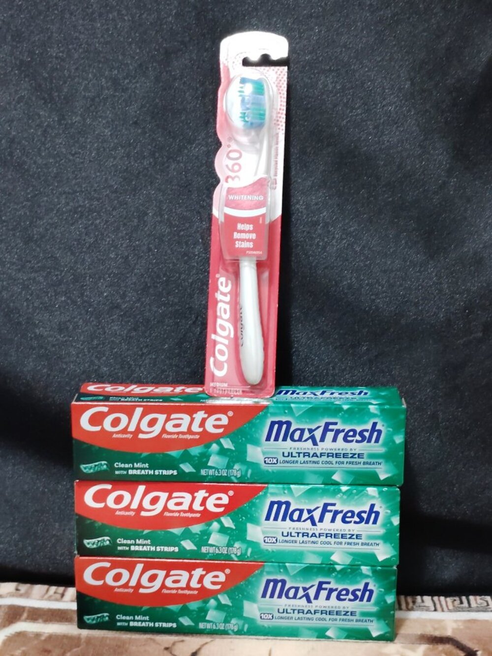 Colgate MaxFresh Toothpaste & Colgate 360 Medium Toothbrush